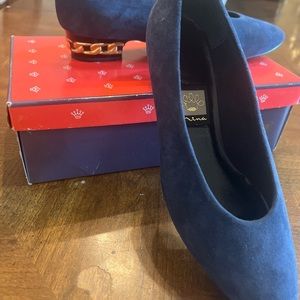 Nina Chain Navy Suede Pumps, Size 8.5 Good Pre-owned Condition